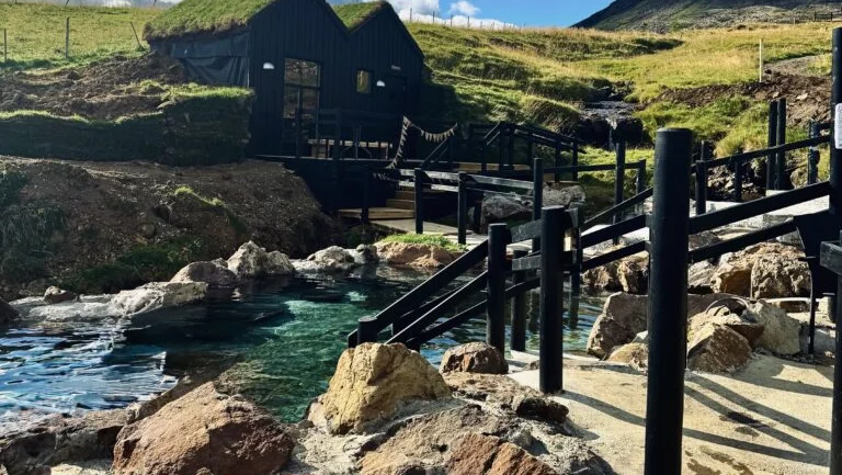 Aðgangur fyrir tvo í náttúruböðin Hraunsnefi mynd